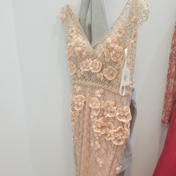 Gown - Picture 3 of 4